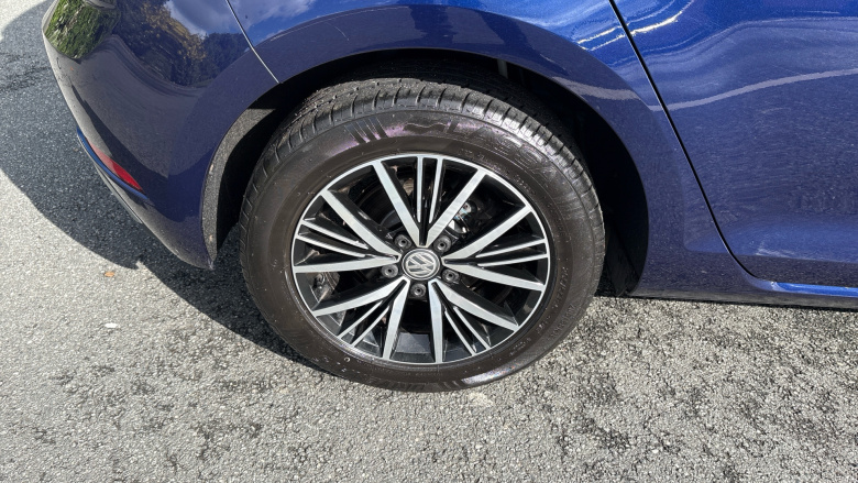 Volkswagen Golf 1.6 TDI SE [Nav] 5dr Diesel Hatchback